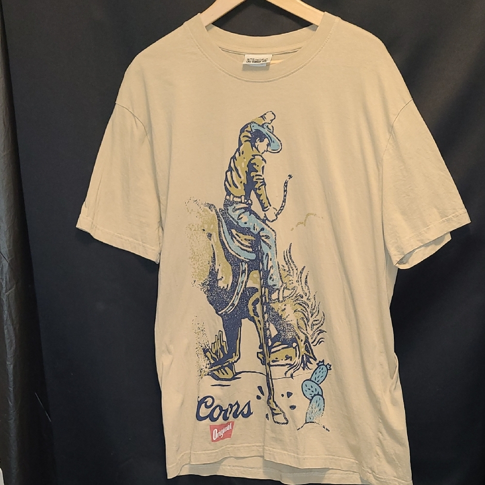 Coors Graphic T-Shirt in Beige and Blue